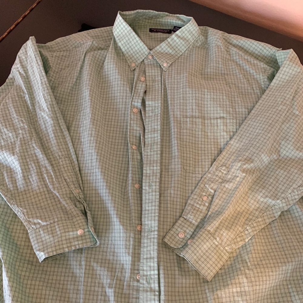 Men’s button down shirt. Excellent condition.